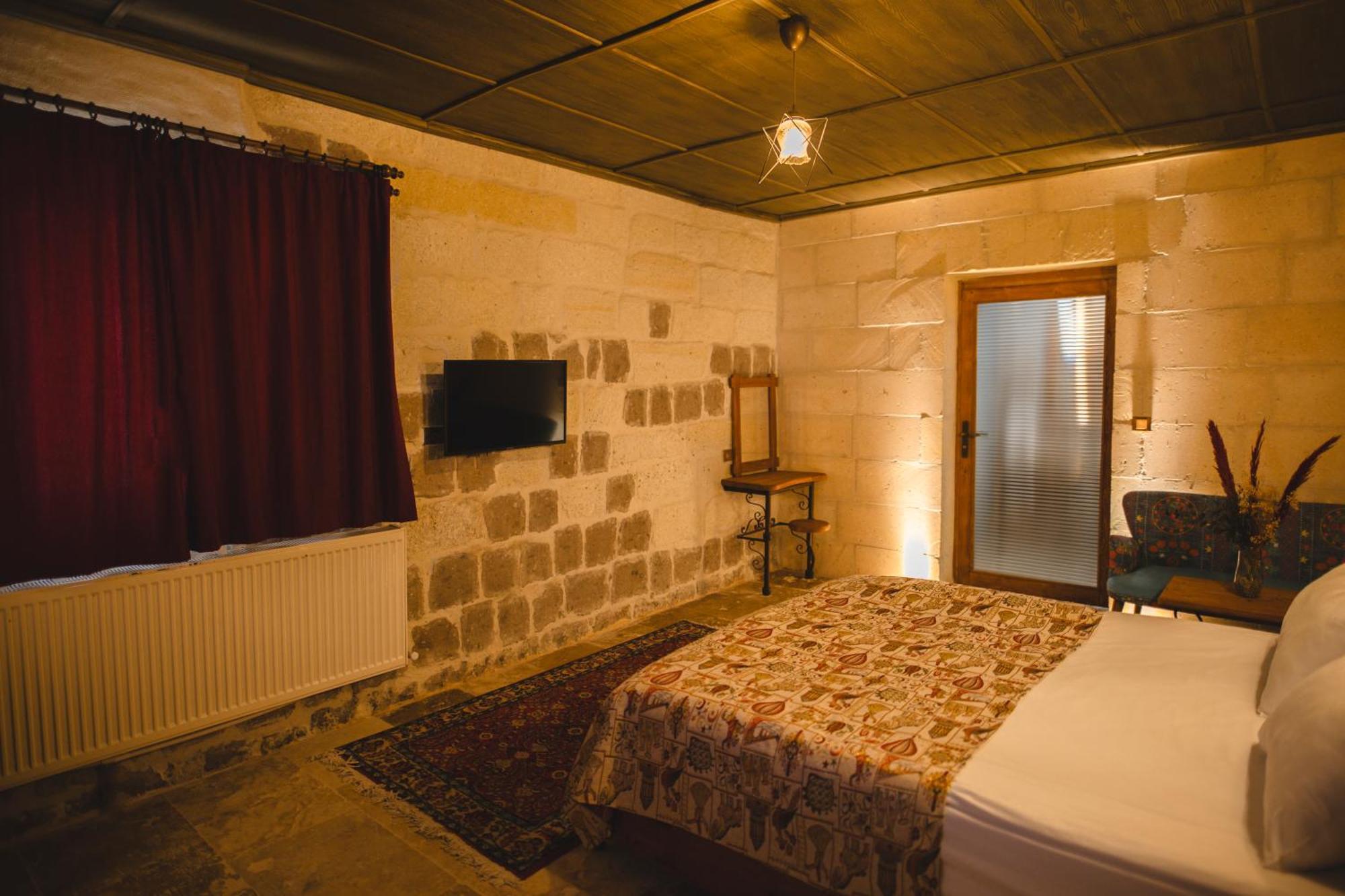 Cavusin Cave House-Cappadocia Bed & Breakfast Goreme Exterior photo