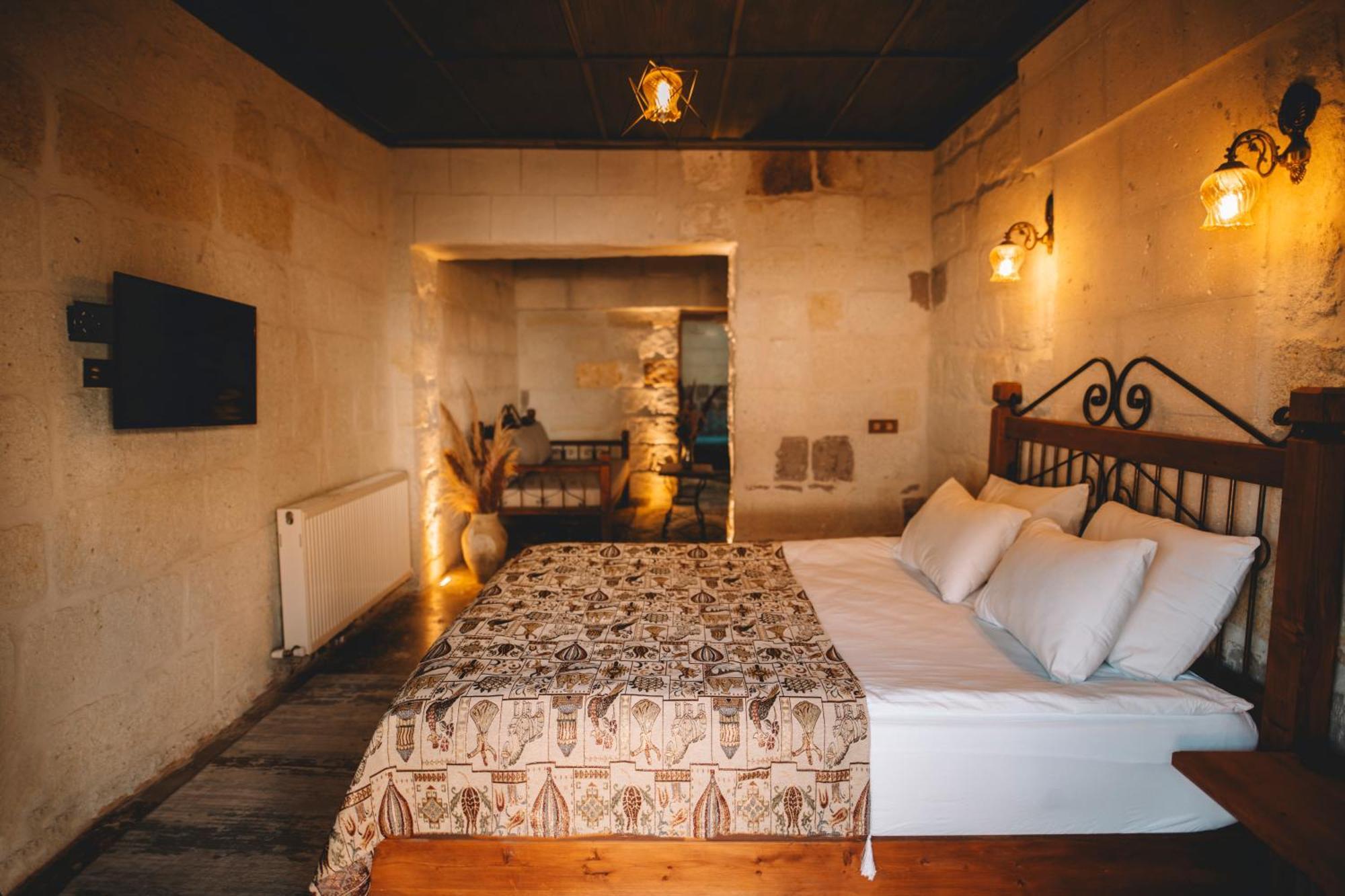 Cavusin Cave House-Cappadocia Bed & Breakfast Goreme Exterior photo
